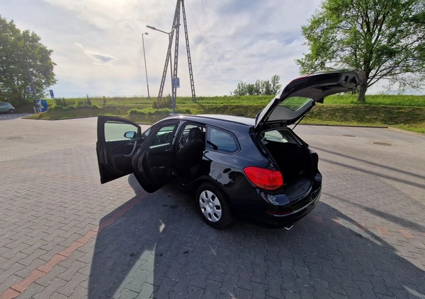 Opel Astra cena 27000 przebieg: 211025, rok produkcji 2012 z Pyskowice małe 466